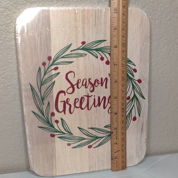 Christmas Wooden Cutting Board Holly Berries Wreath Seasons Greetings - Picture 7 of 9